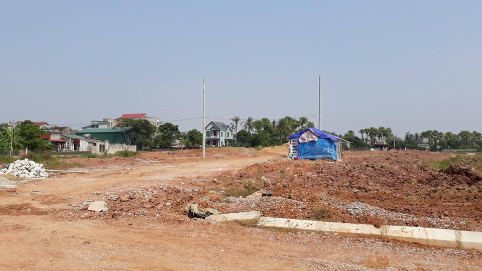Dân đã phải dựng tạm lều để ở trên chính mặt bằng TĐC