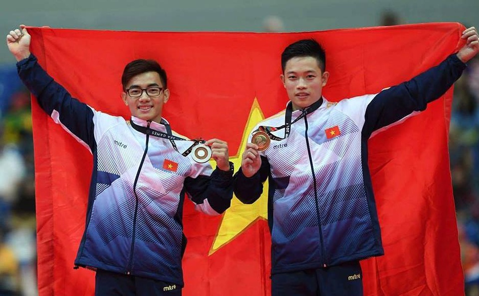 Nhật ký SEA Games ngày 22/8: Ánh Viên giành cú đúp HCV - 12
Phạm Phước Hưng và Đặng Nam trên bục nhận huy chương