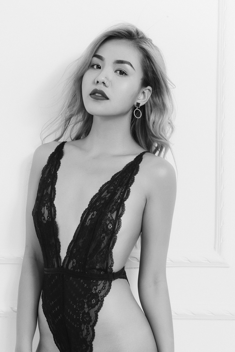 Hoàng Thùy thử thách học trò “thiêu đốt” với nội y “bỏng mắt” - 12