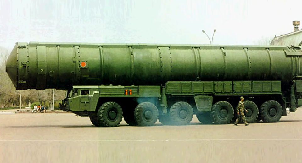 Trung Quốc có thể đã triển khai tên lửa gần biên giới Nga - 1 Tên lửa xuyên lục địa Đông Phong-41 (DF-41) của Trung Quốc (Ảnh: Sputnik)