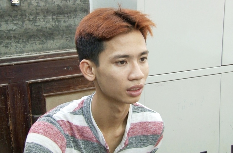 Tên trộm núp giường gia chủ sau 5 tiếng đồng hồ mới ra tay - 1 Tên Nguyễn Quốc Tới đã nấp dưới gầm giường gia chủ 5 tiếng rồi ra tay ăn trộm