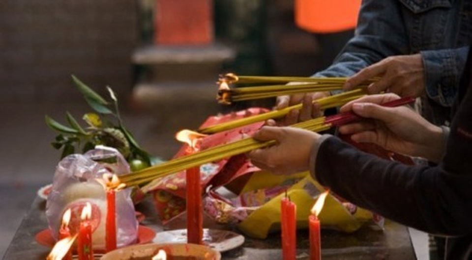 Cúng Rằm tháng Giêng và những điều không phải ai cũng biết - 2
Ngày Rằm tháng Giêng, nhiều người thường đi chùa để cầu bình an.