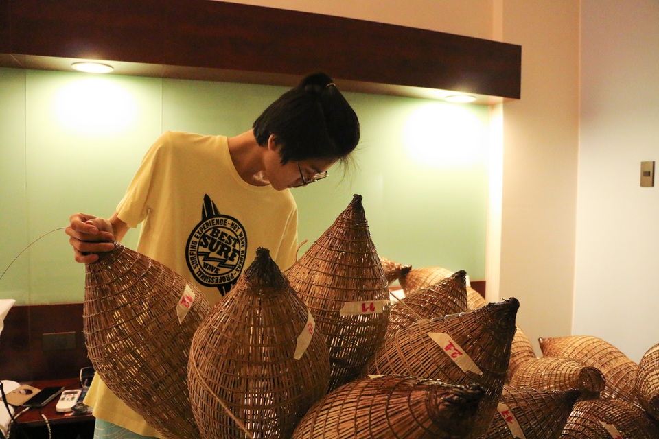 Bên cạnh đó, để đảm bảo bộ trang phục được hoàn hảo nhất tại đấu trường Miss Universe 2016, thí sinh Thái Trung Tín đã sang Philippines vào cuối tuần qua.