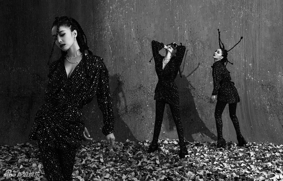 
Thái Y Lâm từng nói về sự cô đơn khi là người nổi tiếng và nhận được sự quan tâm quá mức của người hâm mộ cũng như truyền thông.
