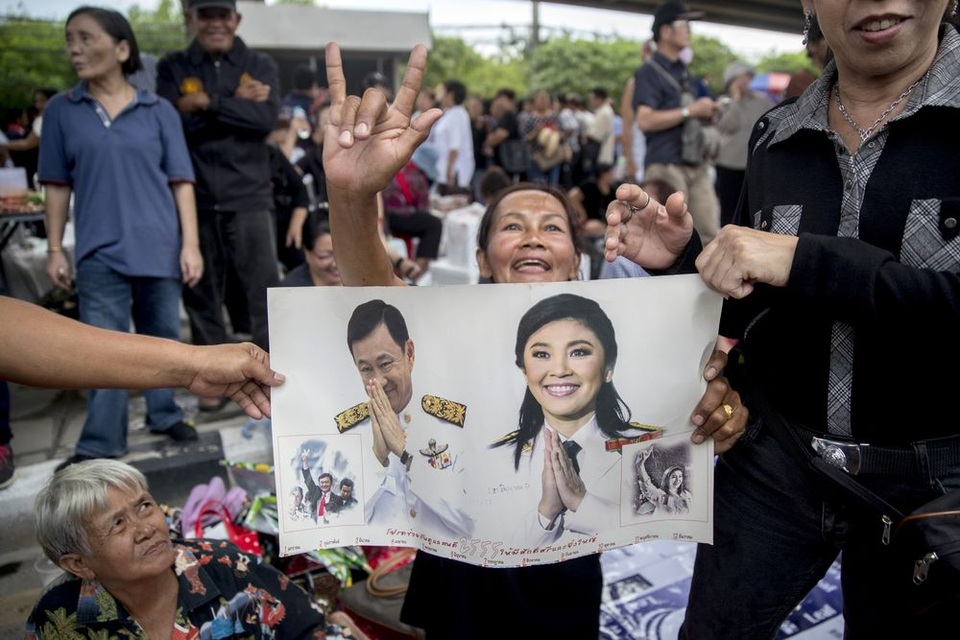 Vì sao chính quyền quân sự Thái Lan có thể "mừng thầm" khi bà Yingluck bỏ trốn? - 2
Chuyên gia cho rằng, quyết định trốn ra nước ngoài của bà Yingluck có thể là dấu chấm hết cho tầm ảnh hưởng của gia tộc Shinawatra trên chính trường Thái Lan. (Ảnh: Bloomberg)