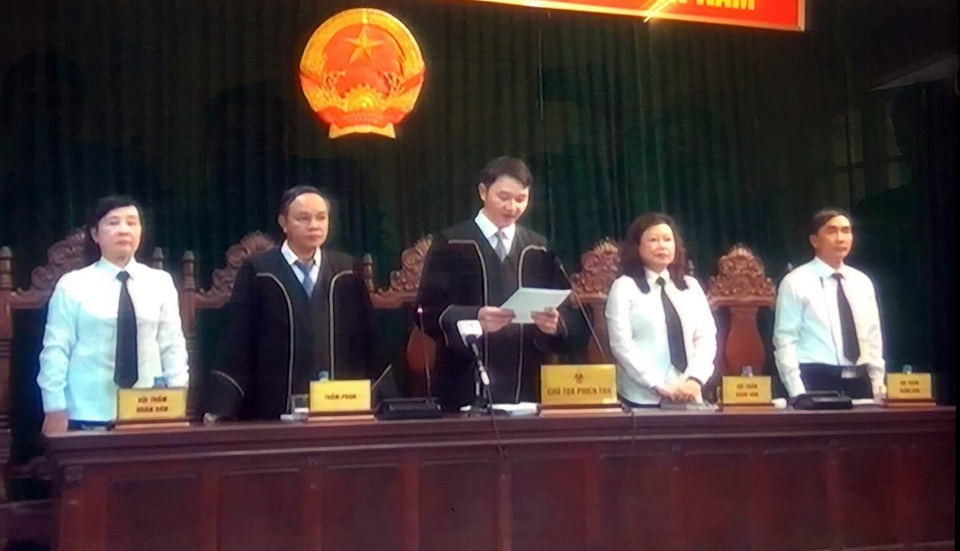 Tuyên tử hình Nguyễn Xuân Sơn, tù chung thân Hà Văn Thắm - 7
HĐXX tại phiên xử Hà Văn Thắm sáng nay (29/9)