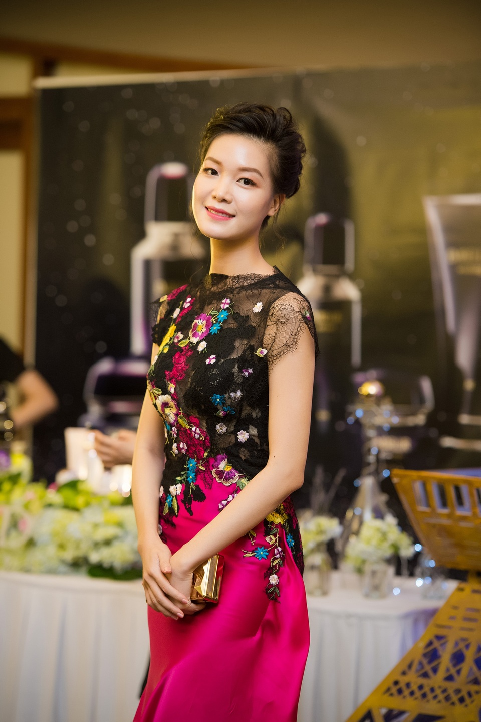 Hoa hậu Thùy Dung cũng có mặt để ủng hộ NTK thân thiết. Thời gian này, cũng như Hoa hậu Mai Phương Thúy, Hoa hậu Thùy Dung tập trung vào dự án kinh doanh riêng, chỉ thỉnh thoảng mới xuất hiện tại các sự kiện phù hợp.