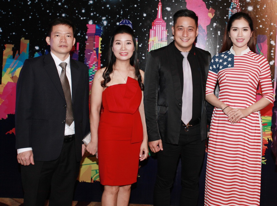Minh Tiệp đạo diễn catwalk cho vợ trình diễn - 8
Đôi vợ chồng nổi tiếng này rất đắt show sự kiện thời gian gần đây.