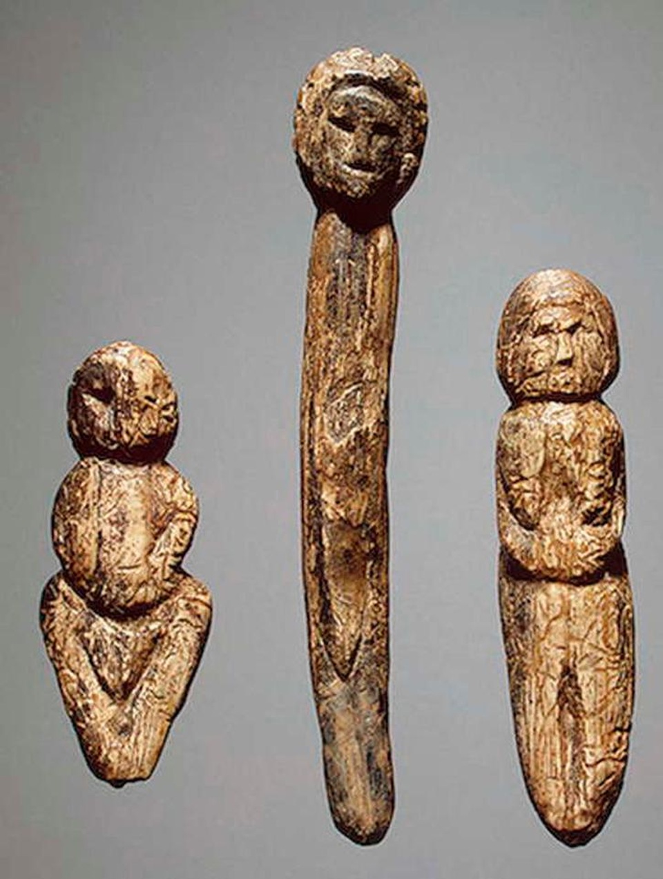 Khai quật được bức tượng “thần tình dục” ở Nga - 7
Những hình ảnh này cho thấy một số bức tượng tương tự khác được đào lên ở Siberia.