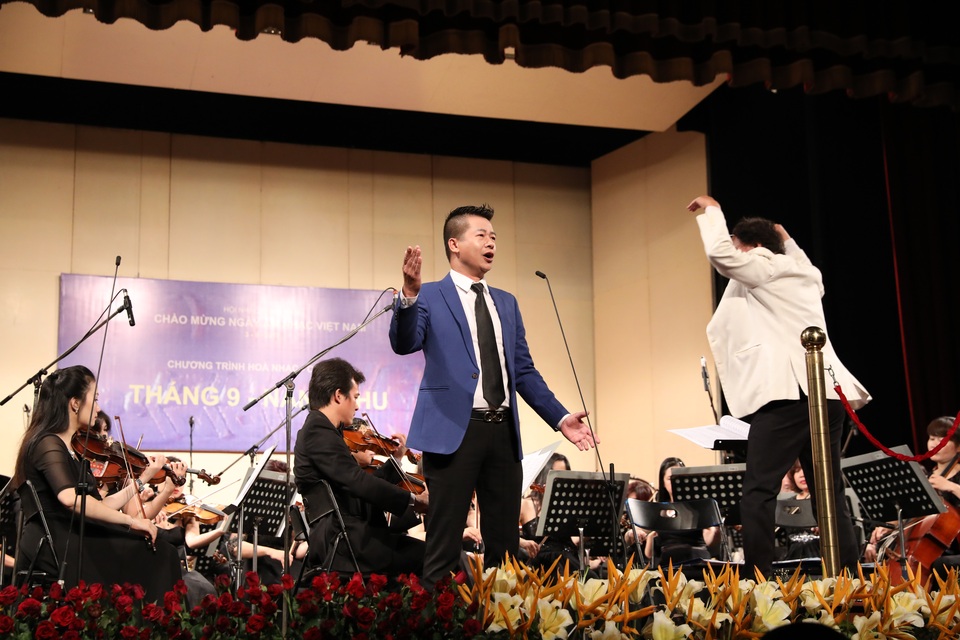 “Hoàng tử nhạc nhẹ” thập niên 80 tái xuất trong đêm “Tháng 9 - Nắng thu” - 6 Các nghệ sĩ biểu diễn trong chương trình.