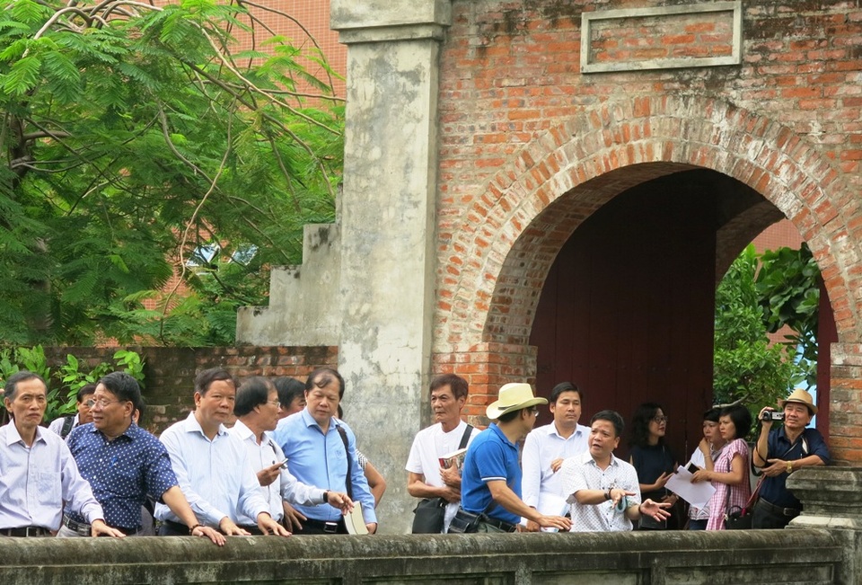 Đầu tư phục hồi và tôn tạo di tích thành Điện Hải ở Đà Nẵng - 2 Các thành viên Hội đồng Di sản quốc gia nhận định di tích Thành Điện Hải có giá trị đặc biệt cả về mặt lịch sử và kiến trúc.