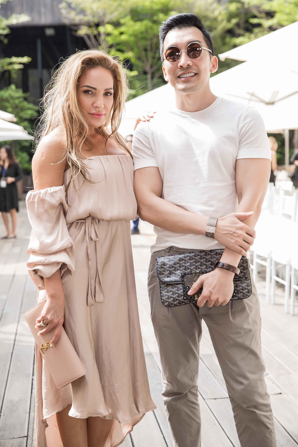 Ca sĩ hải ngoại Thanh Hà đi cùng makeup riêng