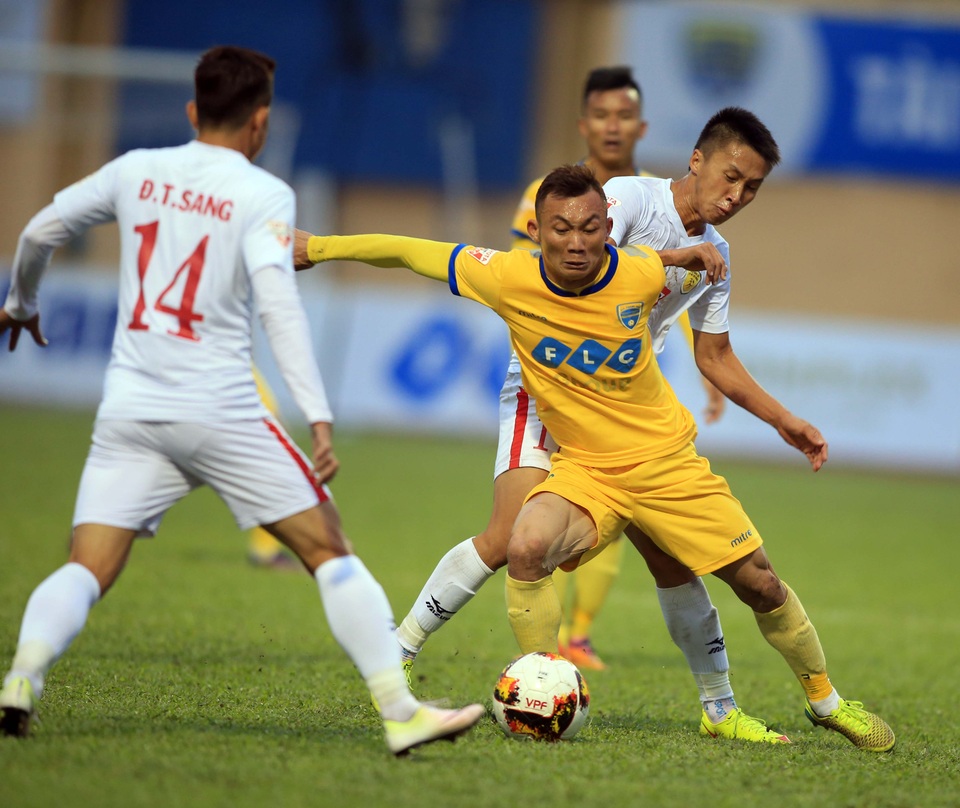 Đội bóng của Công Vinh thua đau Thanh Hóa ở phút cuối - 3
Thanh Hóa (vàng) giành 3 điểm ở phút cuối - Ảnh: Gia Hưng