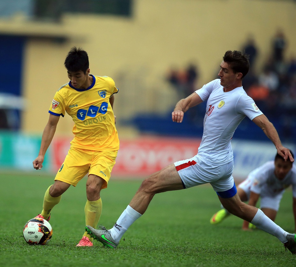 Đội bóng của Công Vinh thua đau Thanh Hóa ở phút cuối - 1
Trận đấu diễn ra khá hấp dẫn - Ảnh: Gia Hưng