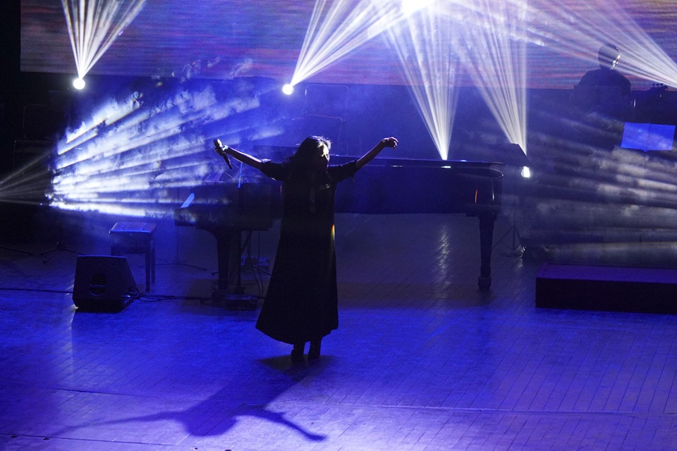 Thanh Lam hát mềm mại, biểu diễn sexy khi hát nhạc Phú Quang - 12 Thanh Lam hát mềm mại, biểu diễn sexy khi hát nhạc Phú Quang - 12