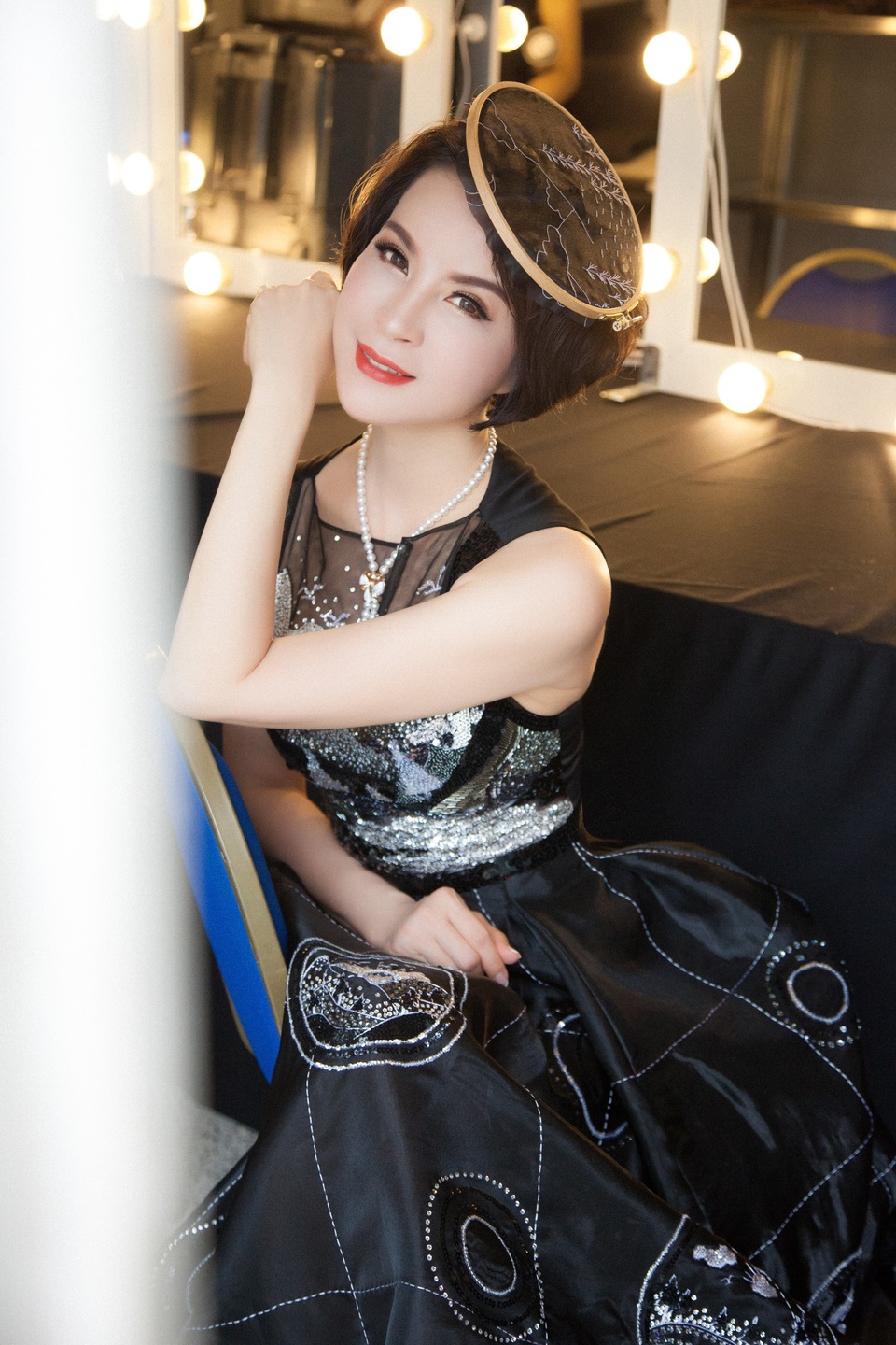 Diễn viên “Cô thủ môn tội nghiệp” chia sẻ rằng, mặc dù rất bận rộn với việc kinh doanh và đóng phim nhưng vì rất trân trọng ý nghĩa tôn vinh những người thợ khuyết tật của show diễn mà cô đã sắp xếp công việc để bay ra Hà Nội.