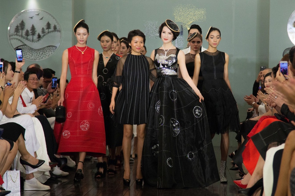 Đảm nhận vai trò vedette trong show diễn là MC, diễn viên điện ảnh Thanh Mai - người phụ nữ được mệnh danh “mỹ nhân không tuổi”.