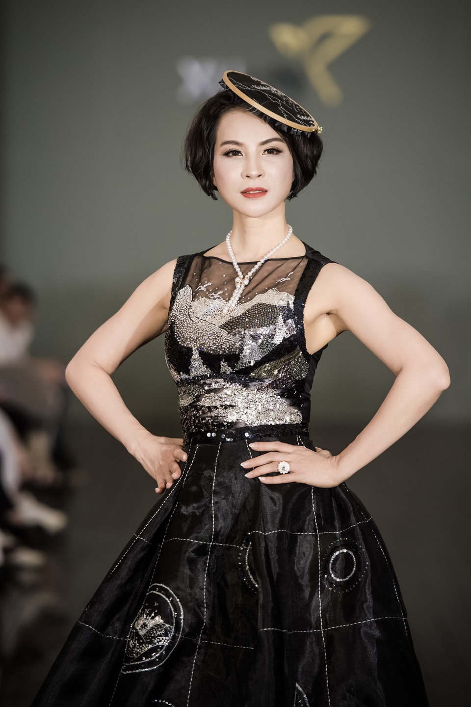 Dù đã 45 tuổi nhưng cô vẫn giữ được nét đẹp trẻ trung và vóc dáng thon thả đáng ngưỡng mộ.