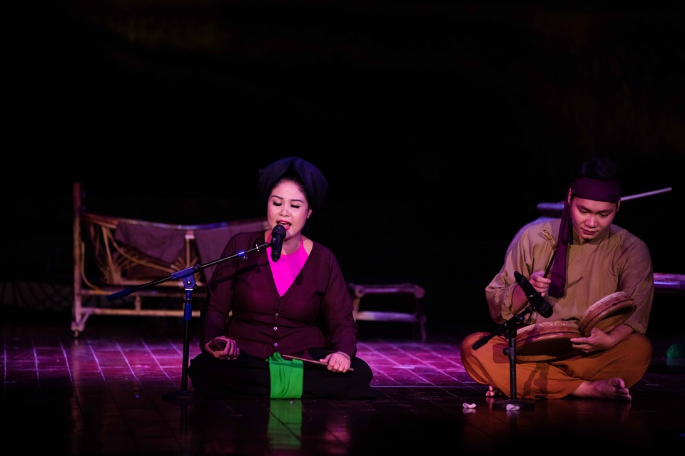 NSƯT Thanh Ngoan khiến khán giả rơi nước mắt khi hát xẩm “Thập ân” - 2 NSƯT Thanh Ngoan hát xẩm Thập ân.