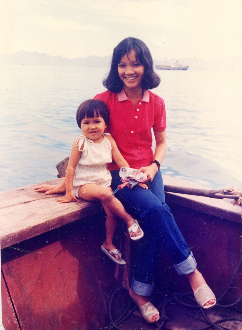 Thanh Ngọc bên cạnh mẹ