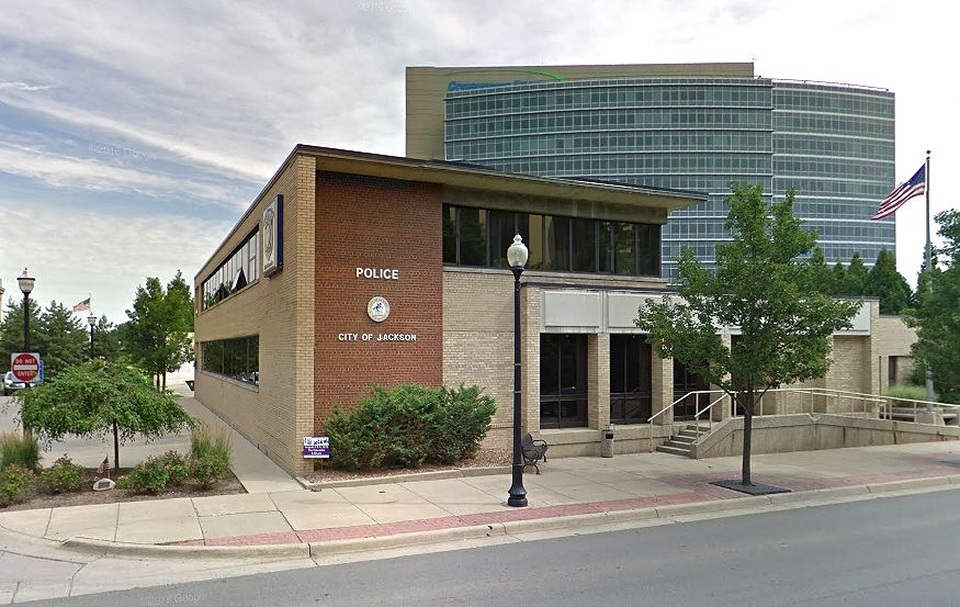 Bị người yêu "đá", hét lên "tôi là người nhện" rồi nhảy qua cửa sổ - 1
Sở cảnh sát thành phố Jackson, Michigan nơi xảy ra vụ việc.