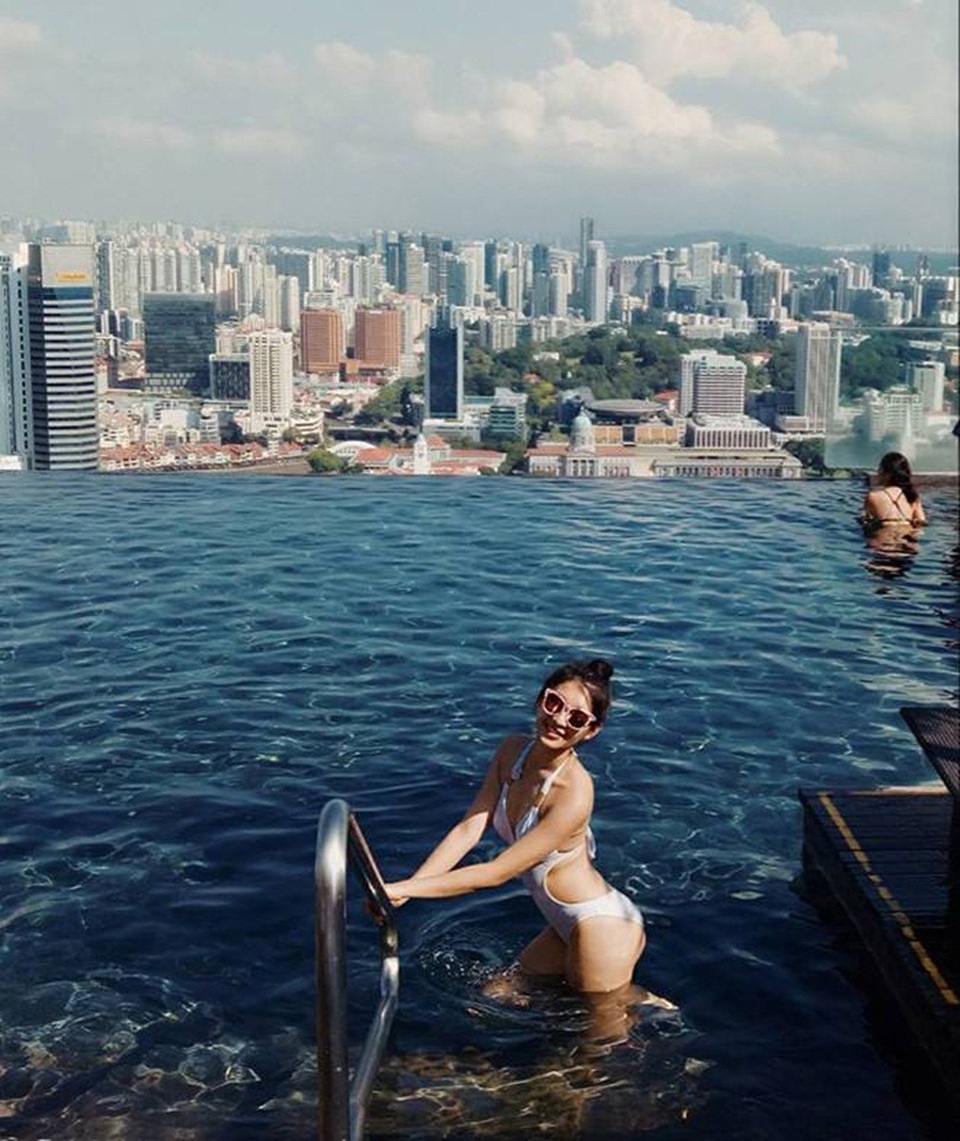 Những hình ảnh “nhức mắt” với bikini của nhan sắc “vượt mặt” Hoàng Thùy, Mâu Thủy - 12 Người đẹp phô diễn đường cong sexy với những bộ bikini đủ màu sắc.