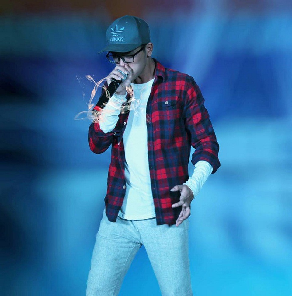 9x cover “Em sai rồi anh xin lỗi em đi” phong cách acapella độc đáo - 1
Thành Long có khả năng hát theo lối tự do trên nền beatbox khá ấn tượng