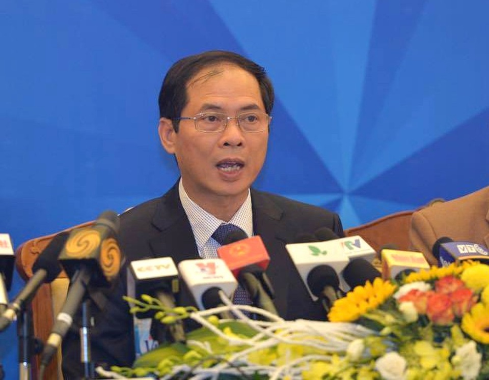 
Thứ trưởng Bộ Ngoại giao Bùi Thanh Sơn trong cuộc họp báo sáng ngày 2/11 (Ảnh: Châu Như Quỳnh )
