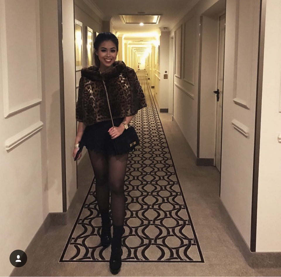 Bí mật về hot girl “Hội con nhà giàu” - ái nữ của Johnathan Hạnh Nguyễn - 17 Dù sinh ra trong một gia đình đầy quyền lực nhưng Thảo Tiên không vì thế mà không ngừng học hỏi, học tập để tiếp nối truyền thống kinh doanh của gia đình, cô thừa hưởng bản lĩnh của mẹ mình, nữ doanh nhân Thủy Tiên.