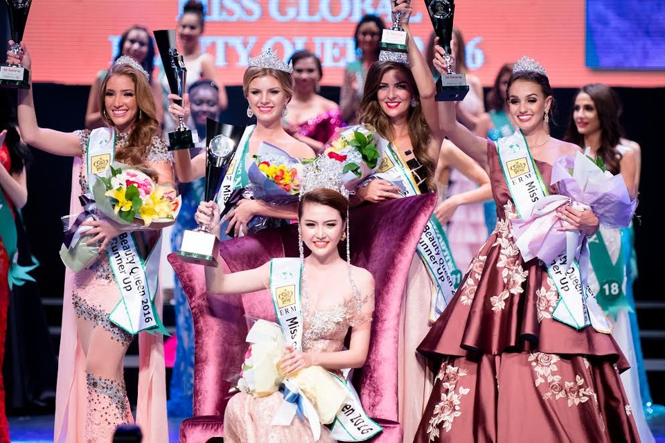 Hoàng Thu Thảo đăng quang Nữ hoàng sắc đẹp toàn cầu 2017 - 13
Ngọc Duyên của Việt Nam đăng quang tại cuộc thi Nữ hoàng sắc đẹp toàn cầu 2016.