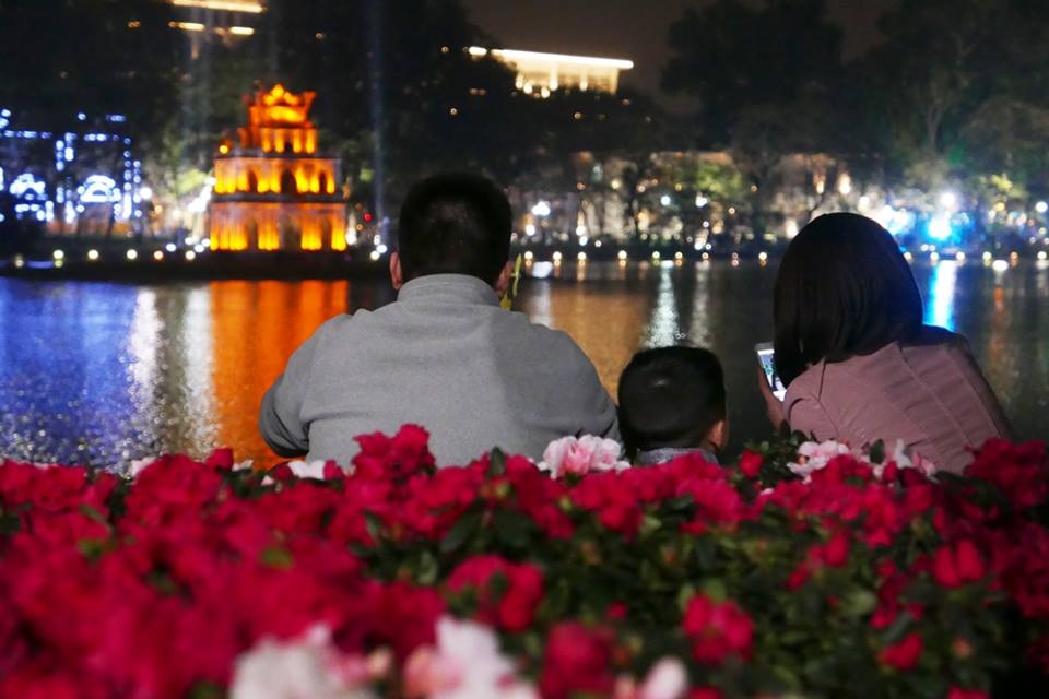 Người dân cả nước hân hoan trong phút giao thừa - 24 Người dân cả nước hân hoan trong phút giao thừa - 24