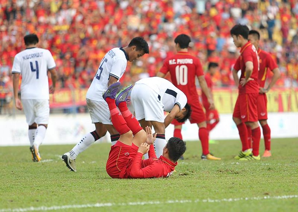 Thua đậm Thái Lan, U22 Việt Nam chia tay SEA Games 29 - 2
Nỗ lực của Quang Hải không thể giúp U22 Việt Nam có bàn danh dự