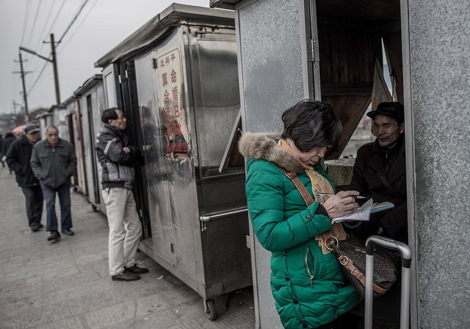 Không chỉ hấp dẫn khách địa phương, du khách nước ngoài cũng tò mò tới đây để hiểu thêm về vận mệnh cuộc đời