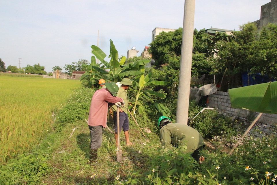 Dân “tố” móng cột điện không an toàn, đơn vị thi công phải làm lại - 5 Sẽ có 3 vị trí cột điện là 13.7, 13.8, 13.9 được làm lại móng