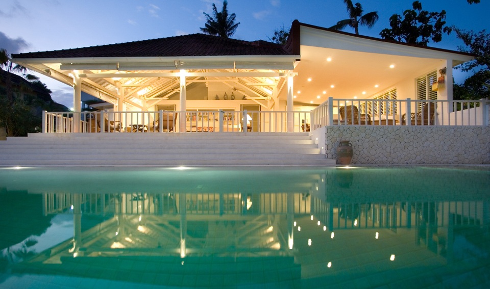 Biệt thự Hermosa lung linh về đêm