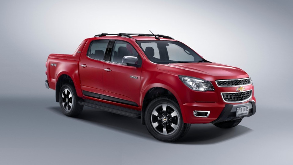 Chevrolet Colorado High Country (2015) mang nét hầm hố và cơ bắp với kiểu dáng thời thượng. Xe Chevrolet Colorado chinh phục mọi con đường với sức kéo mạnh mẽ nhờ động cơ Duramax mới.