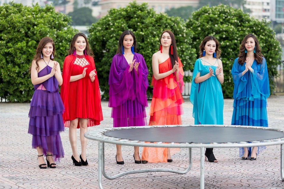 Minh Tú bất ngờ "bại trận", bị Kỳ Duyên loại đi thí sinh "mạnh" nhất - 1 Trong phần thử thách này, sẽ có 1 thí sinh đầu tiên phải dừng chân khiến không khí sẽ gay cấn hơn.