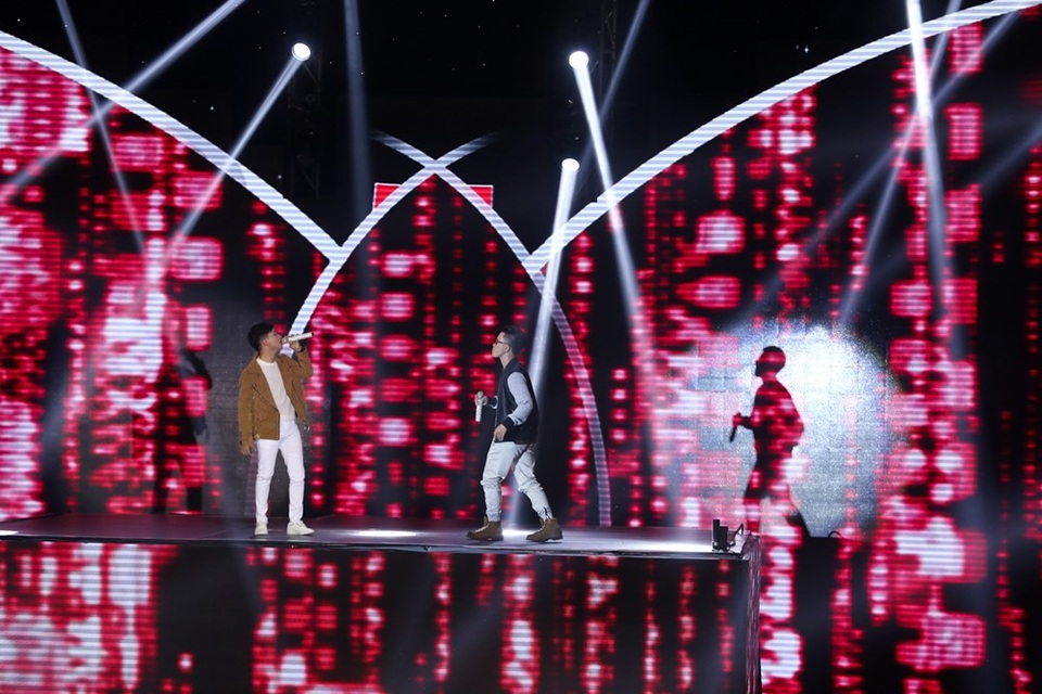 Lê Thiện Hiếu lại "làm toán gây sốc" ở The Remix - 3 Hai chàng trai khiến khán giả phấn khích.