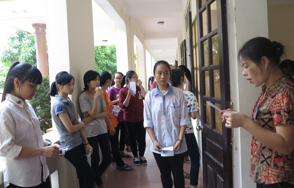 Tăng chỉ tiêu tuyển sinh vào Trường THPT chuyên Phan Bội Châu - 1 Các thi sinh dự thi và Trường THPT chuyên Phan Bội Châu năm học 2016-2017