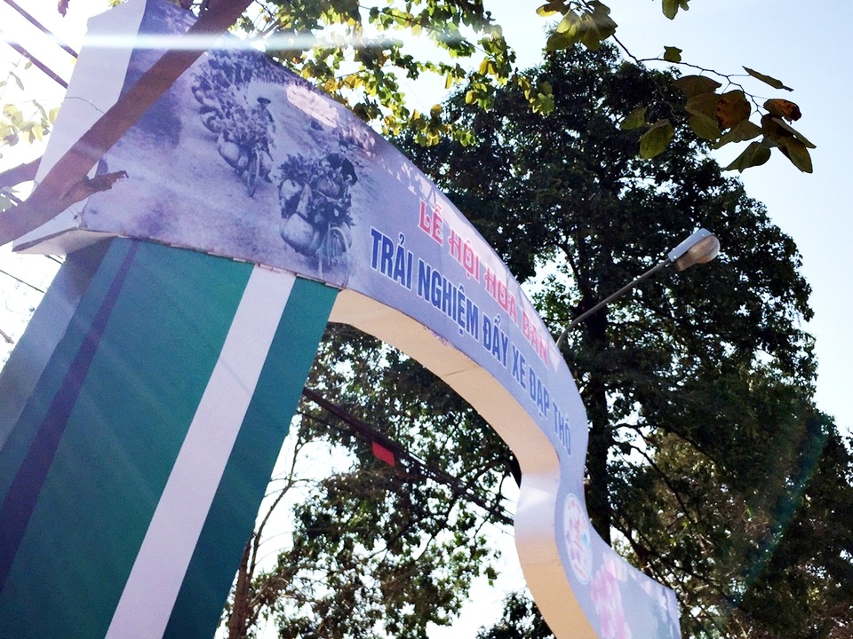 Sôi nổi tái hiện xe đạp thồ Điện Biên Phủ tại Lễ hội Hoa Ban - 3 Sôi nổi tái hiện xe đạp thồ Điện Biên Phủ tại Lễ hội Hoa Ban - 3
