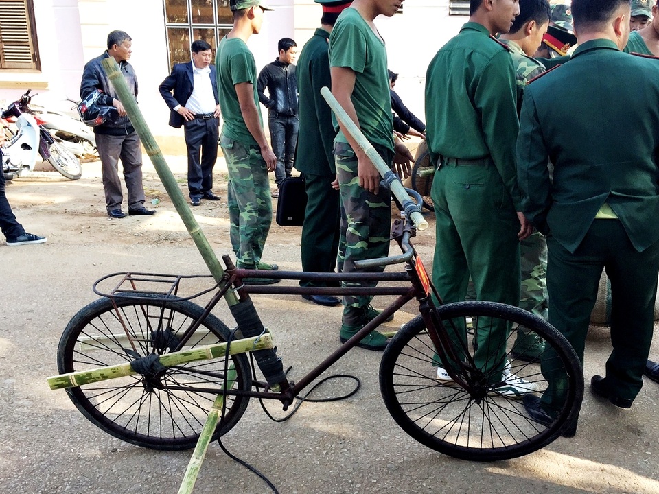 Sôi nổi tái hiện xe đạp thồ Điện Biên Phủ tại Lễ hội Hoa Ban - 2 Những chiếc xe đạp thồ đã trở thành một điều kỳ diệu chưa từng có trong lịch sử chiến tranh, không chỉ ở Việt Nam mà cả lịch sử chiến tranh thế giới.