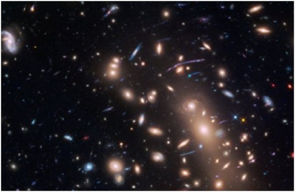 Những bất ngờ về sự ra đời của các ngôi sao trong thiên hà Milky Way - 1 Những thiên hà nhỏ gọn mờ nhạt của vũ trụ sơ khai. Ảnh: NASA, ESA, và L. Infante (Pontificia Universidad Catolica de Chile)