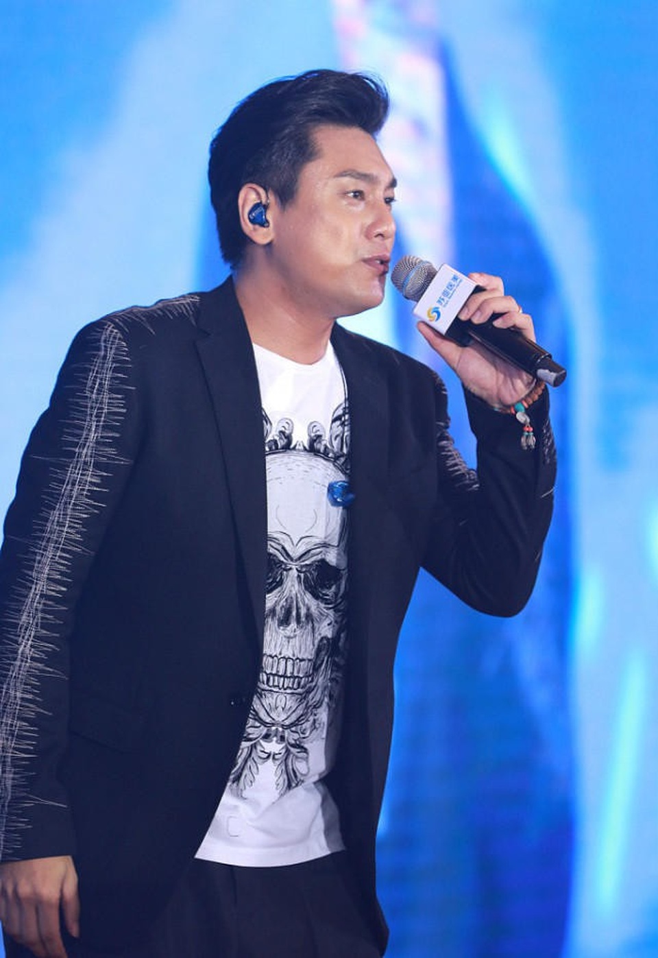 Fan thất vọng vì "mỹ nam" Chu Hiếu Thiên béo mập - 4
Hiện tại, Chu Hiếu Thiên không còn ca hát, đặc biệt là sau khi nhóm F4 giải tán. Anh tham gia một số bộ phim truyền hình nhưng không quá thành công. Cách đây 2 năm, anh bất ngờ kết hôn sau nhiều cuộc tình ồn ào chóng vánh.
