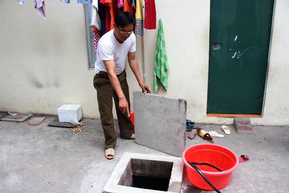 Hà Nội: Công ty nước sạch “bỏ mặc” người dân thiếu nước 20 ngày - 2 Hà Nội: Công ty nước sạch “bỏ mặc” người dân thiếu nước 20 ngày - 2