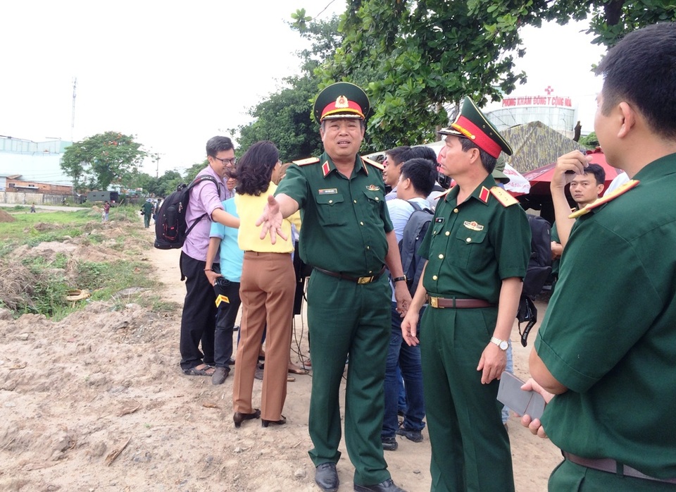 Việc tìm mộ liệt sĩ ở Tân Sơn Nhất kéo dài và gặp nhiều khó khăn - 2 Thiếu tướng Ngô Tuấn Nghĩa kiến nghị với lãnh đạo Tổng Cục Chính trị Quân đội nhân dân Việt Nam về những khó khăn trong công tác khảo sát (ảnh Quốc Anh)