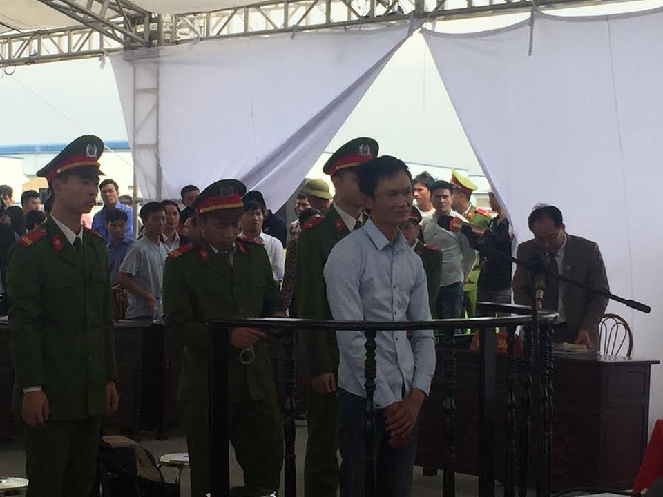 Thợ hàn gây cháy xưởng thiệt hại hơn 10 tỷ đồng bị tuyên phạt 6 năm tù - 1
Bị cáo Nguyễn Đức Khởi tai phiên tòa