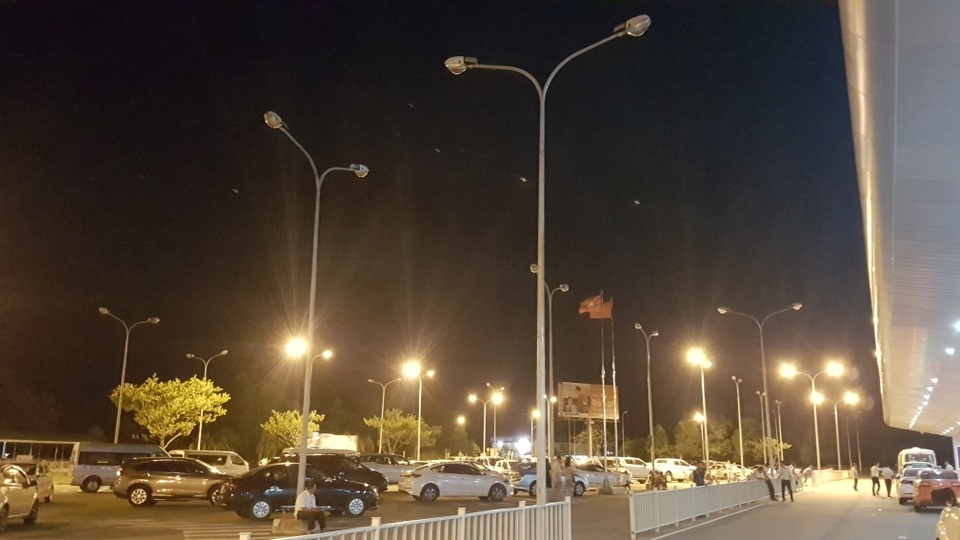 Thời gian lưu trú khách tại Huế tiếp tục giảm - 5 Hình ảnh rất đáng buồn ở sân bay quốc tế Phú Bài hàng đêm khi điện bóng mở bóng tắt làm cả sân bay tờ mờ. Tình trạng này được nhiều người phản ánh, than phiền nhưng lãnh đạo sân bay không chịu thực hiện