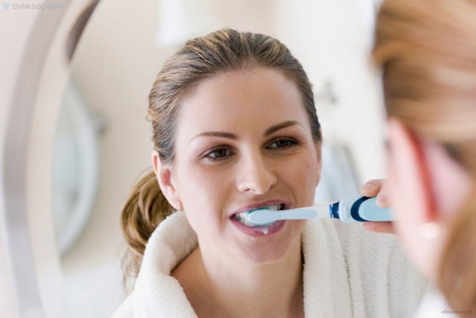 Những thói quen tưởng đúng nhưng khiến hàm răng bị tổn thương - 1 Thời điểm thích hợp nhất để đánh răng là sau bữa ăn 1 tiếng.
