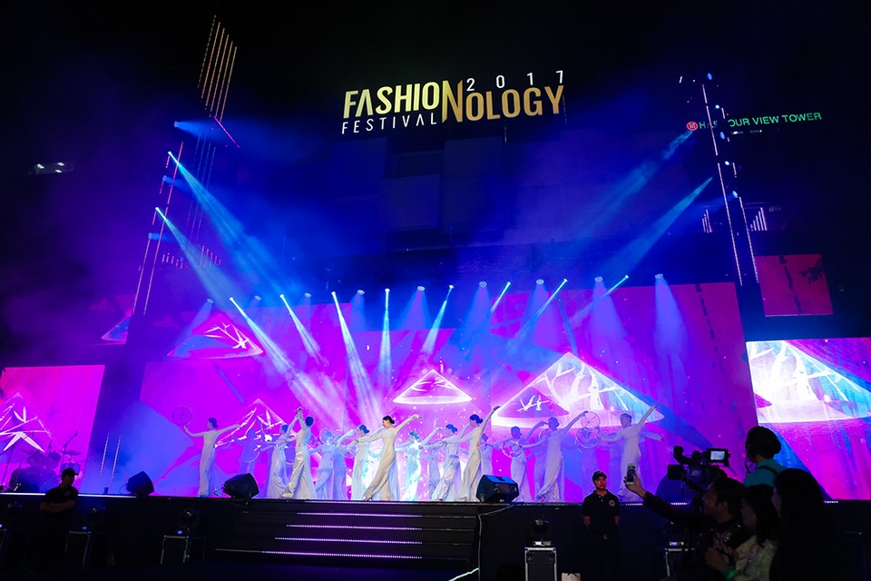 Sau buổi khai mạc vào tối ngày 20/10 với chủ đề “Bản Sắc Viễn Đông”, chương trình sẽ tiếp tục diễn ra vào 2 đêm 21 và 22/10.