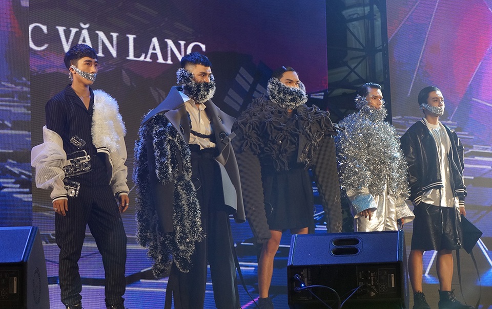 Những nhà thiết kế tương lai tỏa sáng tại "Lễ hội thời trang và Công nghệ 2017" - 12 Sinh viên trường Văn Lang